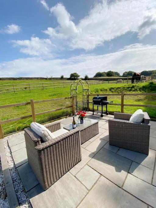 Villa Luxury Detached Peak District Stone Barn - Dog Friendly Hazelwood Exterior foto